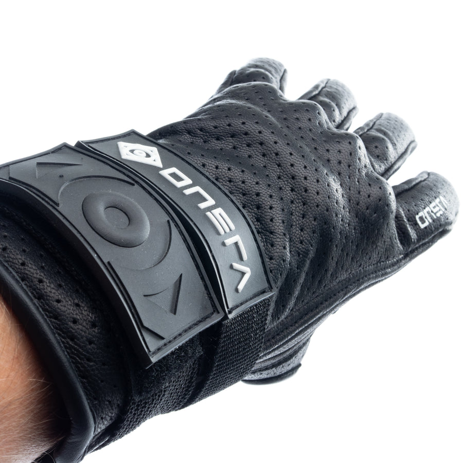 Longboard and Motorbike Gloves – wrist strap close-up
