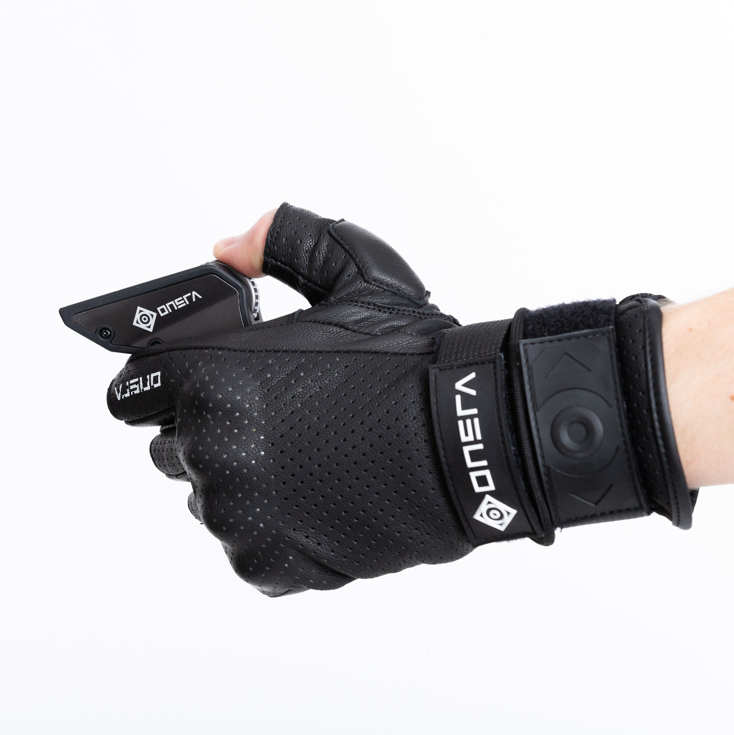 Best gloves for electric skateboards, longboards, and EUCs (electric unicycles) to enhance your riding experience.