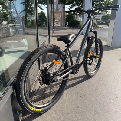 Used VANDAL Electric Bike demo unit – like new condition with 200km, no scratches, full 2-year warranty included.