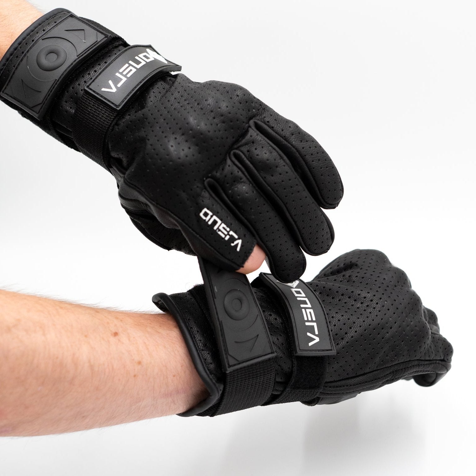 Best gloves for electric skateboards, longboards, and EUCs (electric unicycles) to enhance your riding experience.